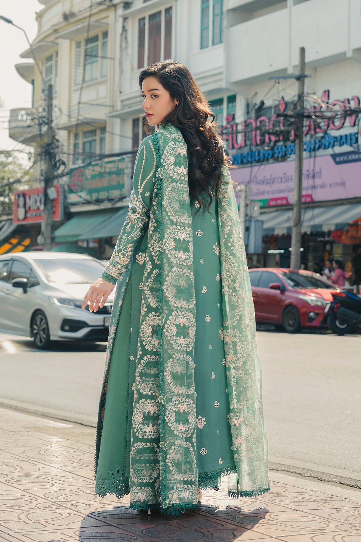 Pakistan lawn suits