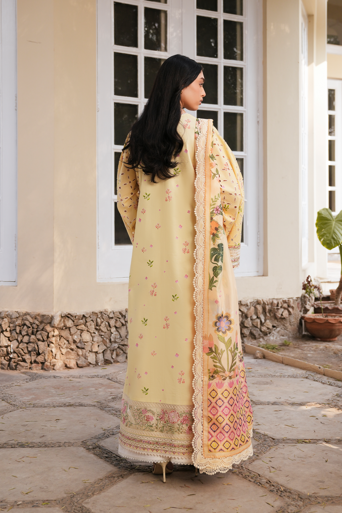 Afrozeh Eira unstitched suit