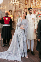 Pakistani outfit women