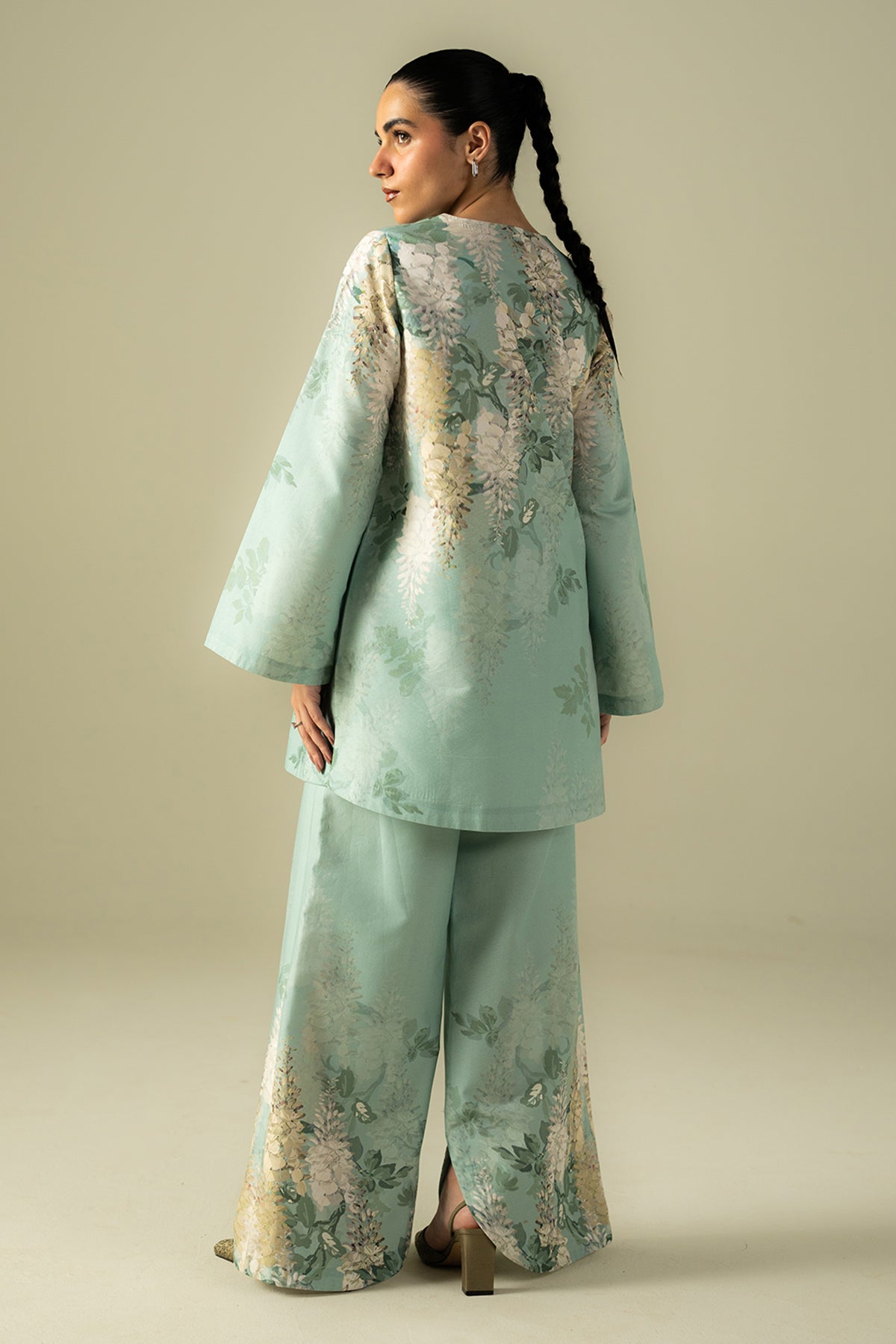 lawn suit