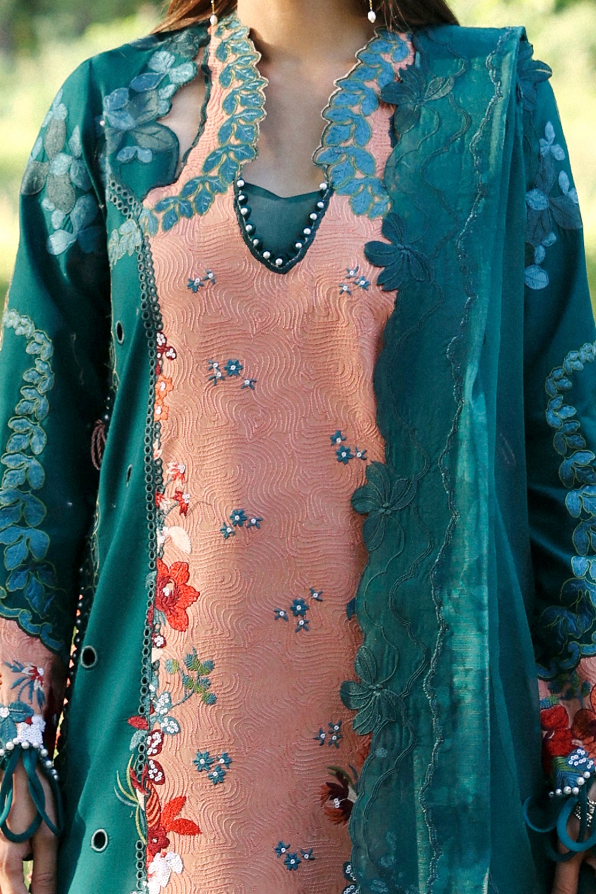 luxury lawn pk