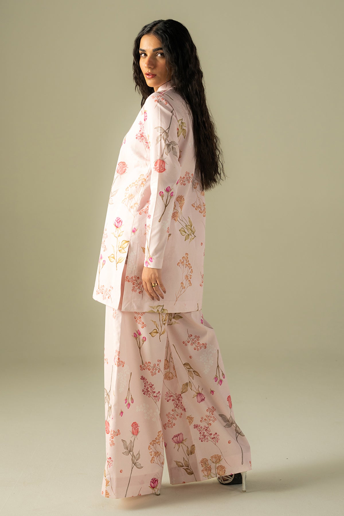 unstitched lawn suits