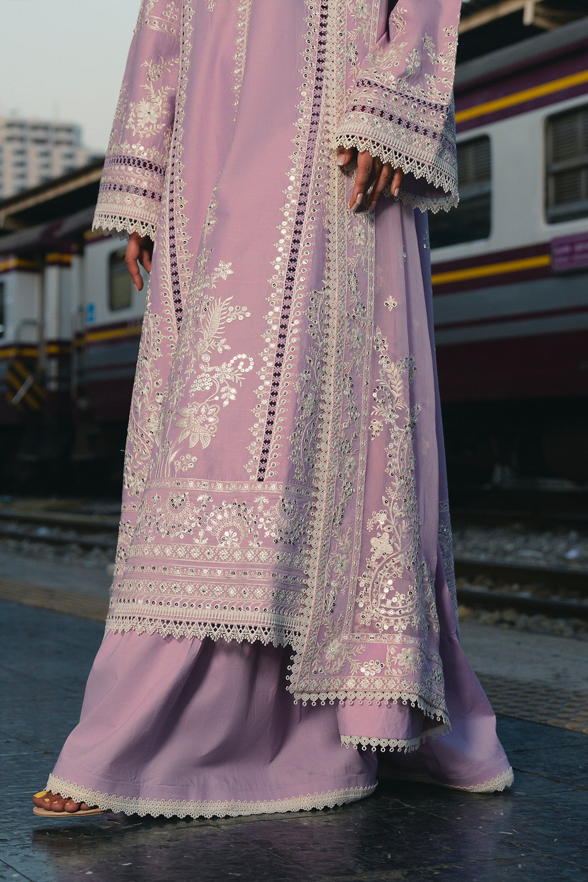 lawn Pakistani suits