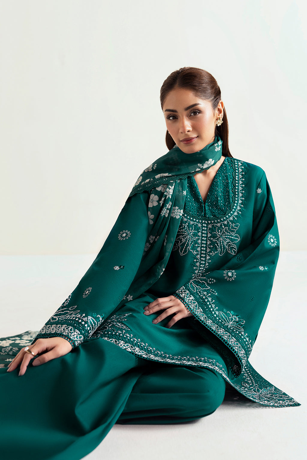 best lawn fabric in Pakistan