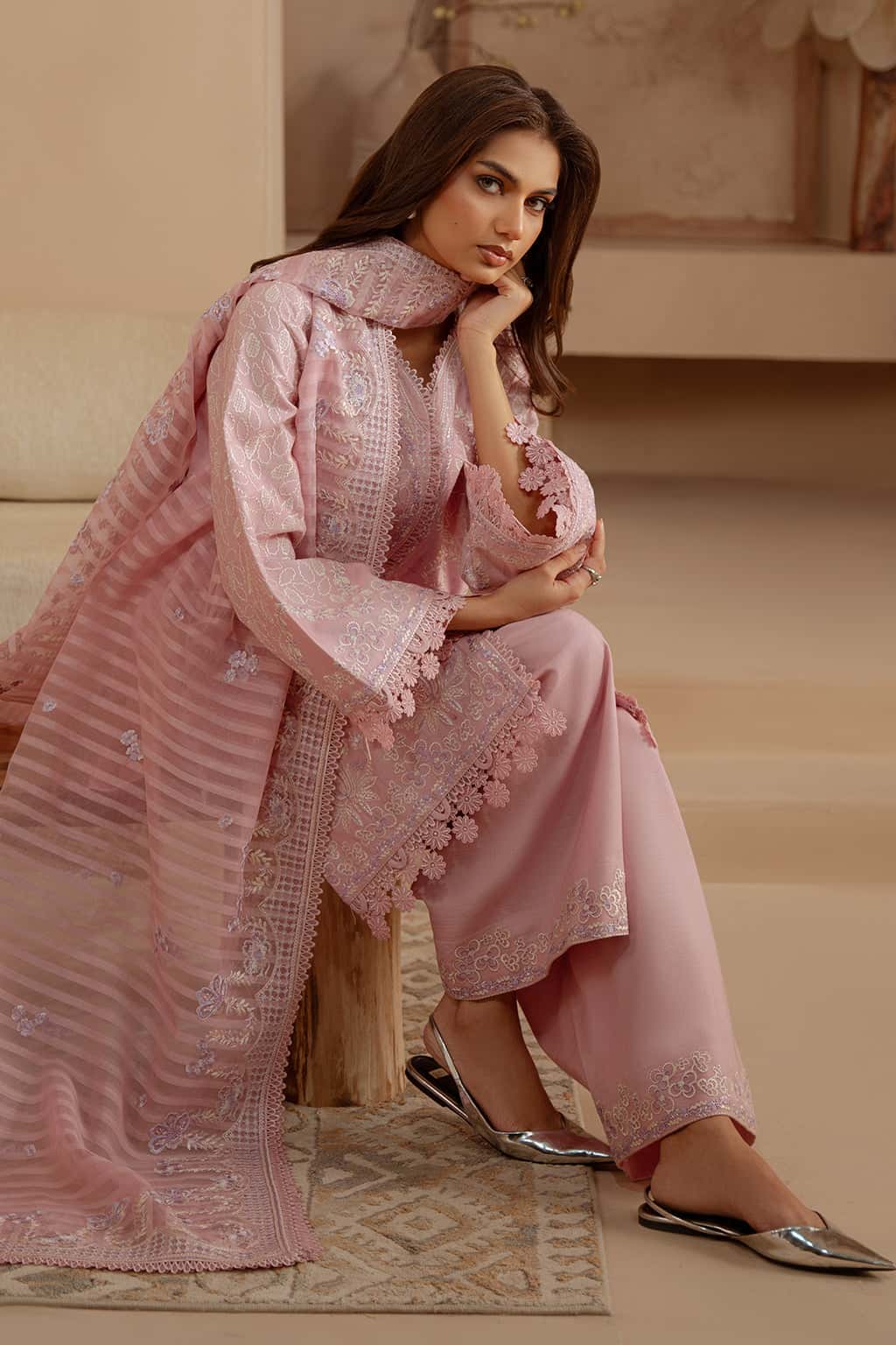 woman dress Pakistani