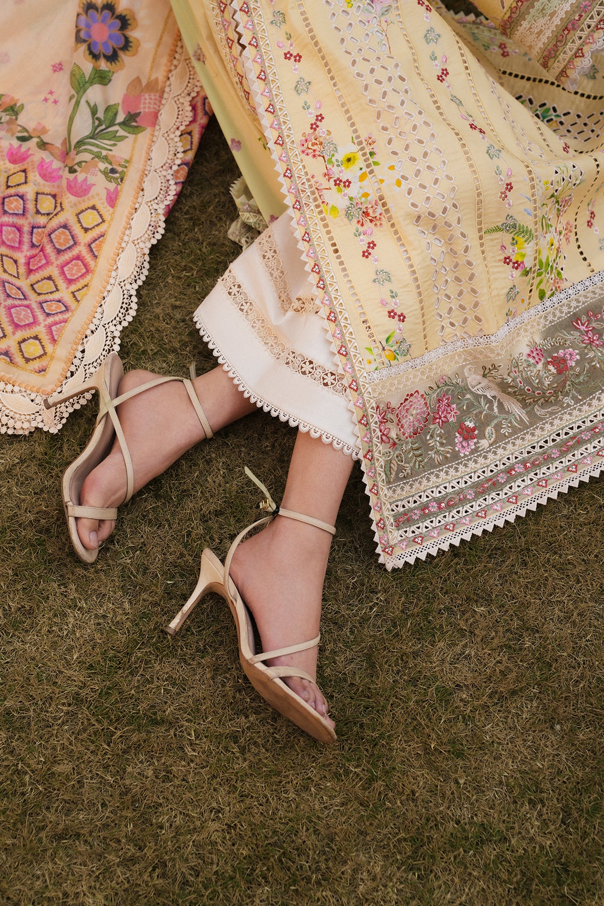 summer lawn outfit women Pakistan