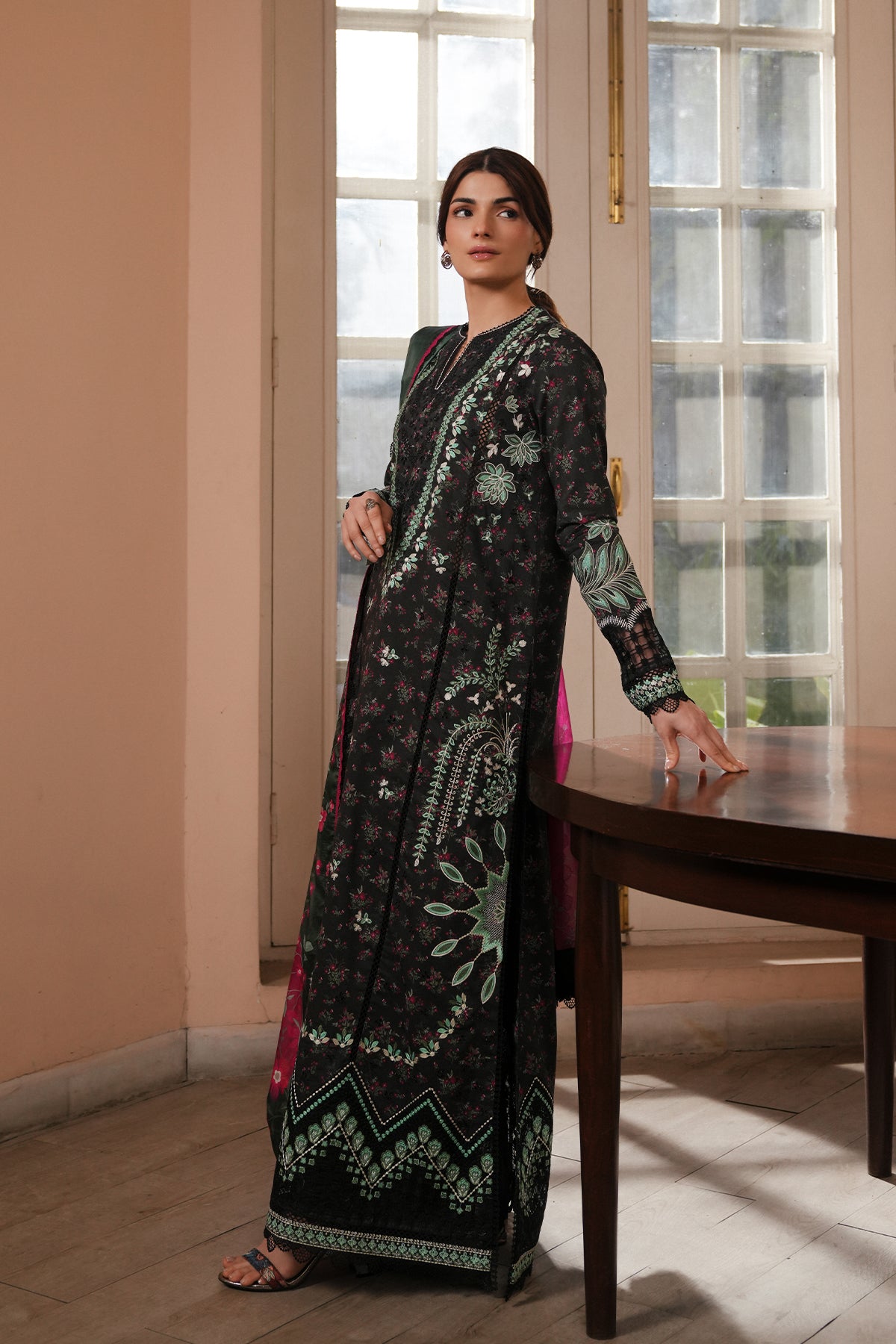 Faye dupatta design detail